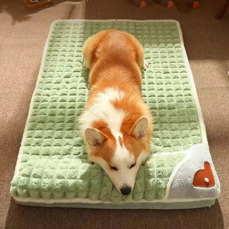 Snuggle Up to Serenity: The Luxe Warming Mat for Spoiled & Special Pets