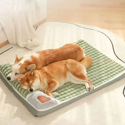 Snuggle Up to Serenity: The Luxe Warming Mat for Spoiled & Special Pets
