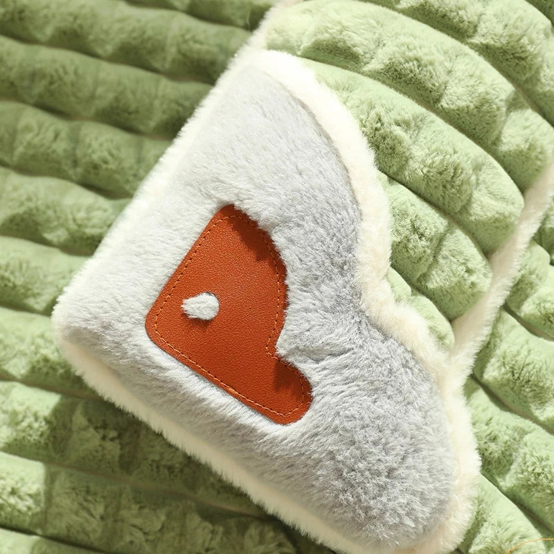 Snuggle Up to Serenity: The Luxe Warming Mat for Spoiled & Special Pets